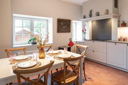 Cuisine ou kitchenette dans l'établissement Villa Cocquelicot 6p