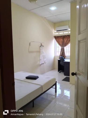 a hospital room with a bed and a chair at KERAI GUEST HOUSE TEMERLOH in Kampong Telok Mengkuang