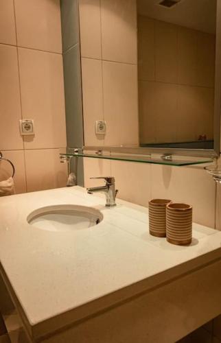 a bathroom with a sink and a mirror at Sol & Lar No stress in Santa Maria