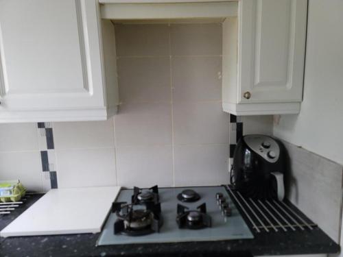 Dapur atau dapur kecil di Private Kosy RoomZ