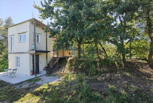 Κήπος έξω από το Tiny house bord de l'étang - Iri