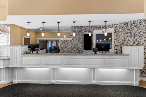 a bar in a dental office with a mirror at Best Western of Harbor Springs in Harbor Springs