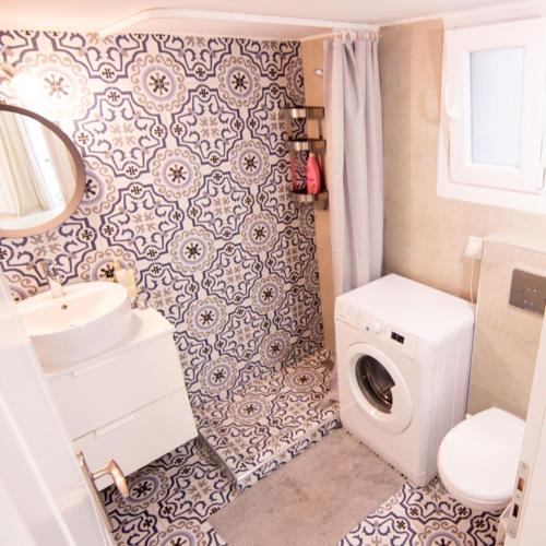 Apartment near Onassis cultural center