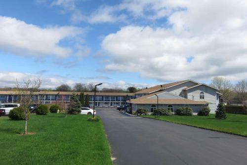 a street in front of a school with a building at Days Inn by Wyndham Middletown/Newport Area in Middletown