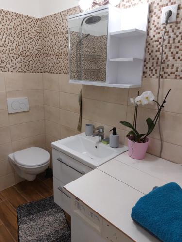 Gizella apartman 8646 Balatonfenyves, Mészáros Lázár utca 2-8 B épület 1 emelet 2. kép - 3