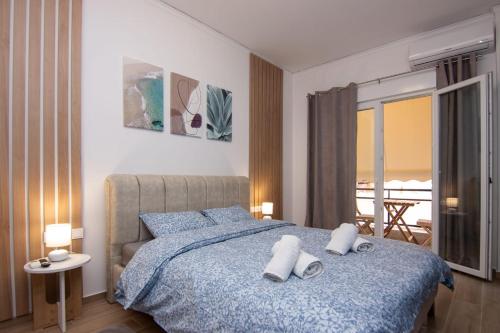 Sweet 2 bedroom apartment in Greek colors
