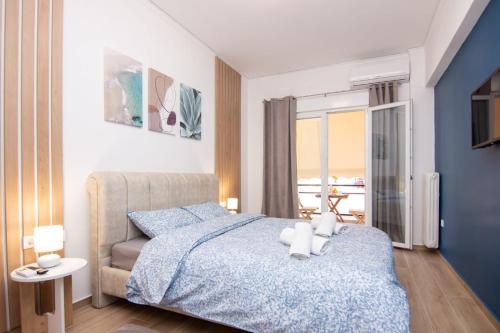 Sweet 2 bedroom apartment in Greek colors