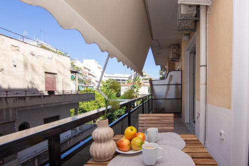 Sweet 2 bedroom apartment in Greek colors