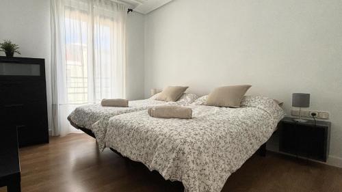 a bedroom with a bed with two pillows on it at Apartamento Tu Sitio in Pamplona