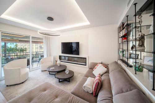 REF 1924 - Cannes Croisette - Sea view apartment for rent