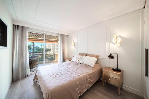 REF 1924 - Cannes Croisette - Sea view apartment for rent
