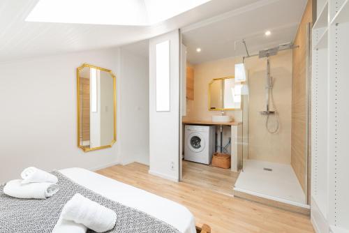 A bathroom at Duplex moderne - Capitole - Métro - T2 haut de Gamme