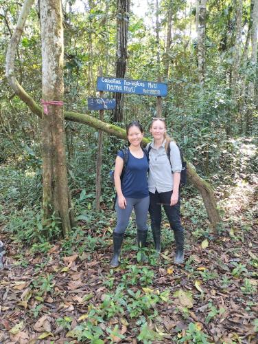 two women standing next to a sign in the woods at Cabañas eco lógicas mu'ü in Loreto Mocagua
