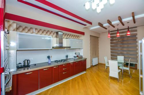 Kuchyň nebo kuchyňský kout v ubytování Luxury Downtown