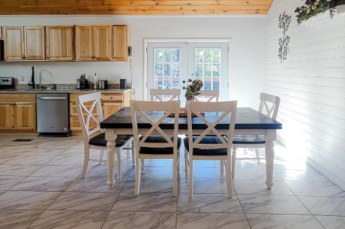 a kitchen with a dining room table and chairs at Deer Retreat in Kodak
