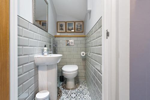 a small bathroom with a toilet and a sink at No 3 - Lime Tree Cottage - Pass the Keys in York