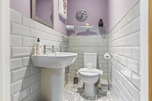 No 4 - Oak Tree Cottage - Pass the Keys photo 15