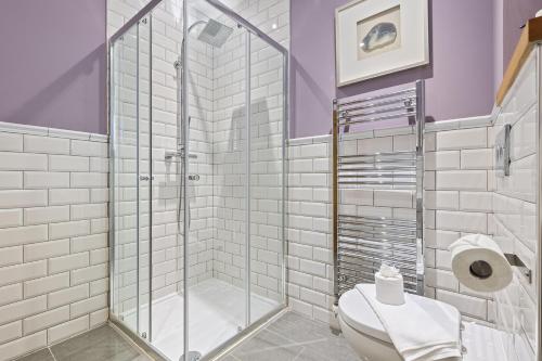 a bathroom with a shower and a toilet at No 4 - Oak Tree Cottage - Pass the Keys in York
