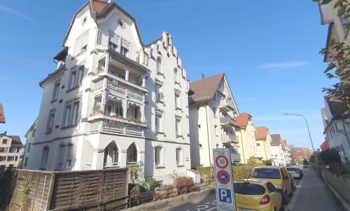 a large white building on the side of a street at 2-4 Zimmer Apartments Stilvoll im Gertrud Schlössli - zentral ruhig in St. Gallen