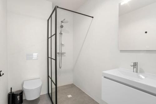 Ένα μπάνιο στο Bonaire Beach Apartment 3 with communal pool and diving facilities