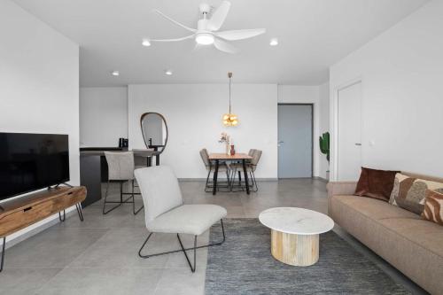 Μια τηλεόραση ή/και κέντρο ψυχαγωγίας στο Bonaire Beach Apartment 10 with communal pool and diving facilities
