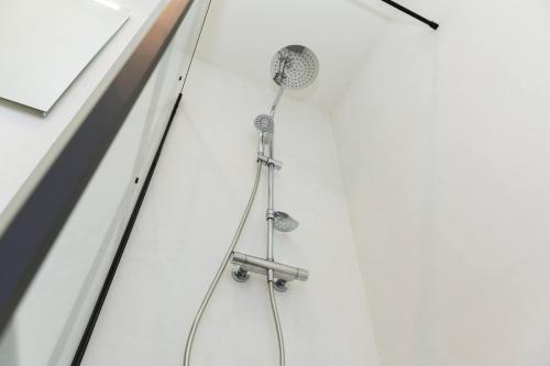 Ένα μπάνιο στο Bonaire Beach Apartment 10 with communal pool and diving facilities
