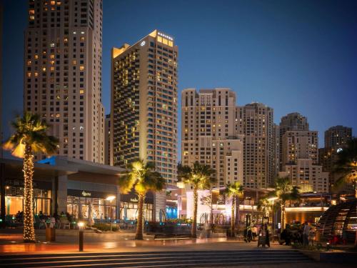 Nespecifikovaný výhled na destinaci Dubaj nebo výhled na město při pohledu z hotelu