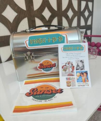 Фотография из галереи Sunset Inn and Cottages в городе Сент-Пит-Бич