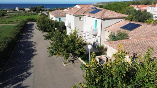 una vista aérea de una casa con entrada en Les villas Maristella, Villa Melu, en Aregno