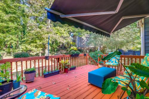 Κήπος έξω από το about 30 Mi to Atlanta - The Wellness Manor with Deck!