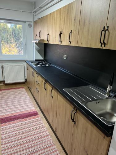 Η κουζίνα ή μικρή κουζίνα στο Apartament centru