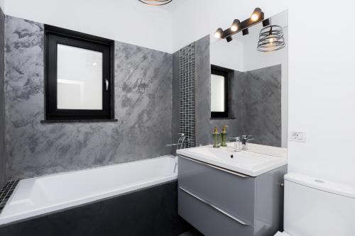 Ένα μπάνιο στο Apartament Casian