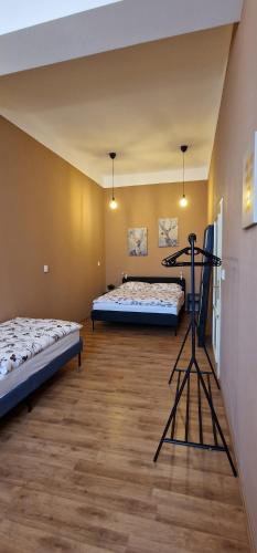 Postel nebo postele na pokoji v ubytování Apartmány U sovy