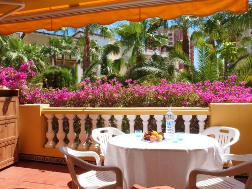 Sunny apartment Aldea Del Mar near the sea