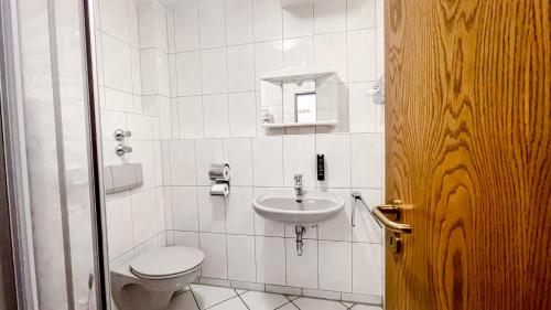 a bathroom with a toilet and a sink at Smart Resorts B&B2 BB2 311 in Winterberg