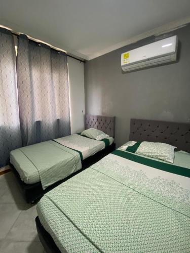Postel nebo postele na pokoji v ubytování Rodadero Excelente Apartamento