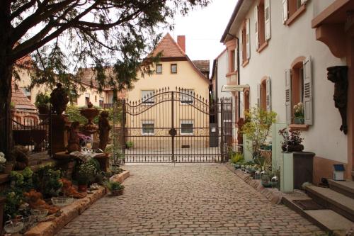 an alley with a gate and some buildings at Villa Delange in Landau in der Pfalz