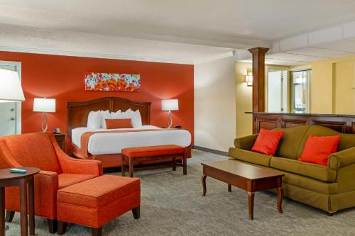 a hotel room with a bed and two chairs at Best Western Plus Burlington in Burlington