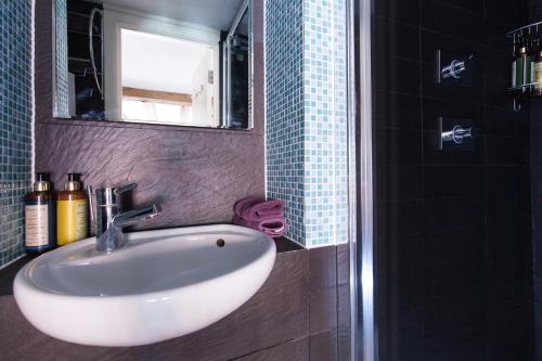 A bathroom at Haydens B&B 