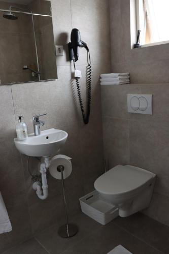 Salle de bains dans l'établissement Guesthouse Dyngja