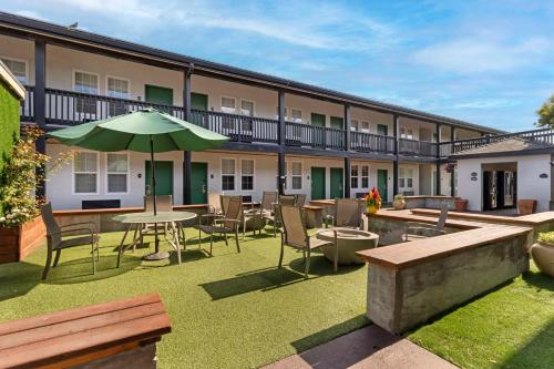 Galeriebild der Unterkunft Best Western Marina State Beach in Marina