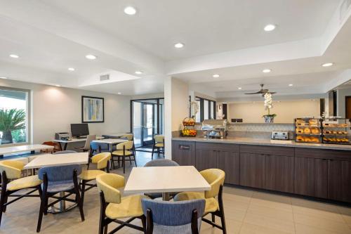 Φαγητό σε αυτό το πανδοχείο ή κάπου εκεί κοντά