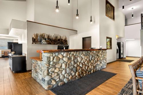 Η κουζίνα ή μικρή κουζίνα στο Best Western Sawtooth Inn and Suites
