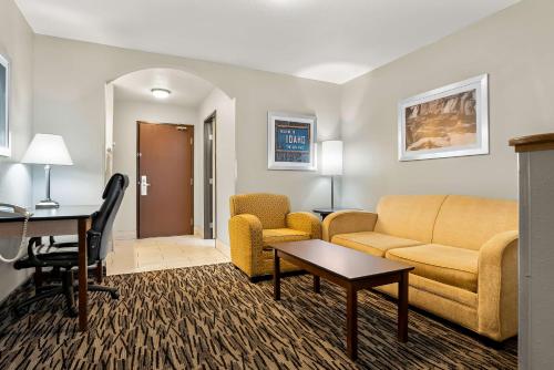Χώρος καθιστικού στο Best Western Sawtooth Inn and Suites