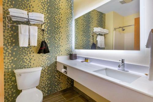 Ένα μπάνιο στο Best Western Plus Cold Spring