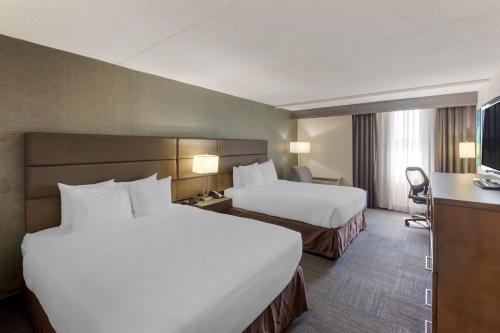 Un ou plusieurs lits dans un hébergement de l'établissement Best Western Plus Toronto Airport Hotel