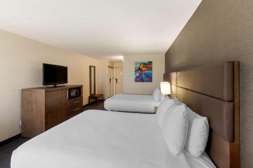 Un ou plusieurs lits dans un hébergement de l'établissement Best Western Plus Toronto Airport Hotel