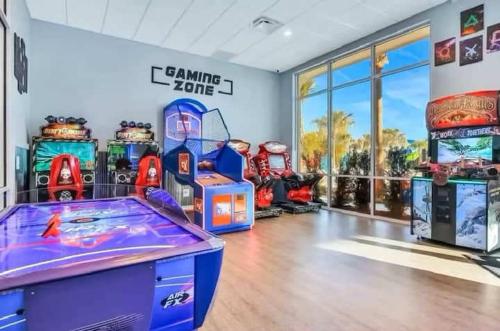 Themed house w pool & game room photo 79
