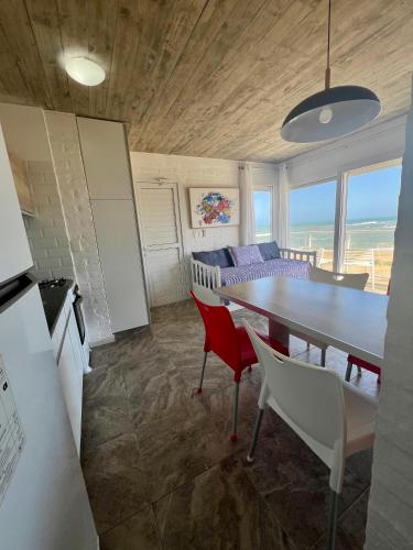 a kitchen and dining room with a table and chairs at Las Olas Aparts in La Paloma