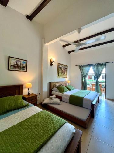 Ένα ή περισσότερα κρεβάτια σε δωμάτιο στο Camali Hotel